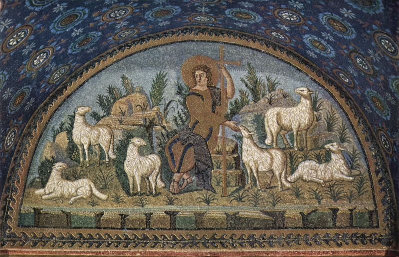 Mosaico do Bom Pastor: Cristo sentado entre ovelhas, segurando uma cruz, sob um céu azul