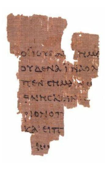 Fragmento irregular de papiro com algumas linhas de letras gregas